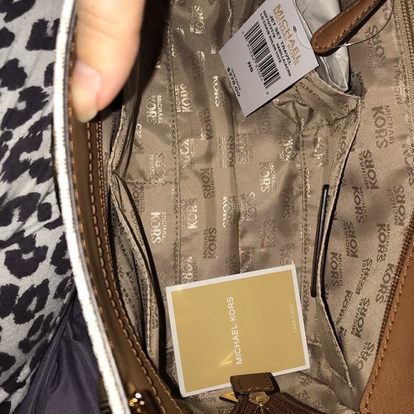 - Michael Kors bag - Picture 3 of 6